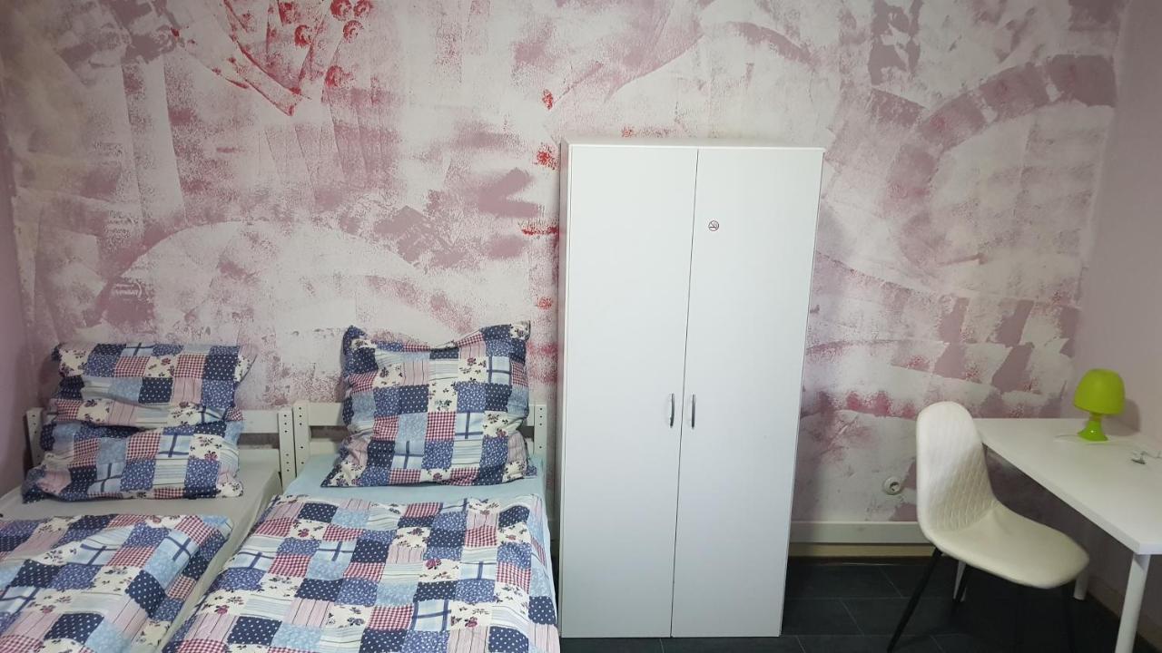Handwerker Unterkunft Monteurzimmer Mit Gemeinschaftsbad In Brebach Σααρμπρύκεν Εξωτερικό φωτογραφία